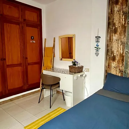 Amanecer Isleno Habitaciones, Private In A Shared 3-bedroom In Arrecife, Lanzarote *